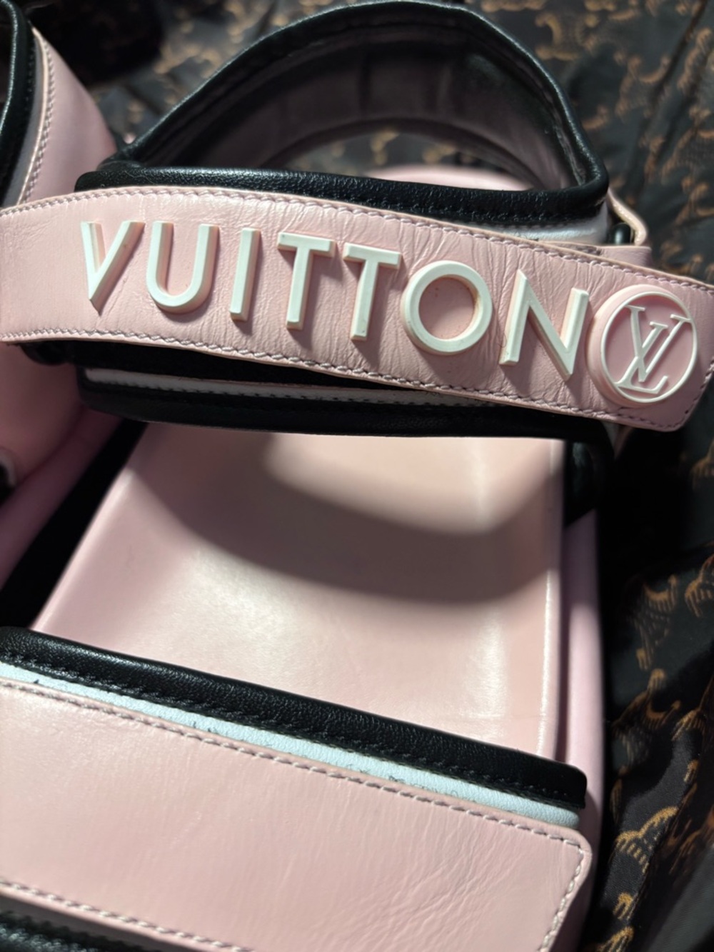 Louis Vuitton pink pool pillow sandals - Picture 3 of 6